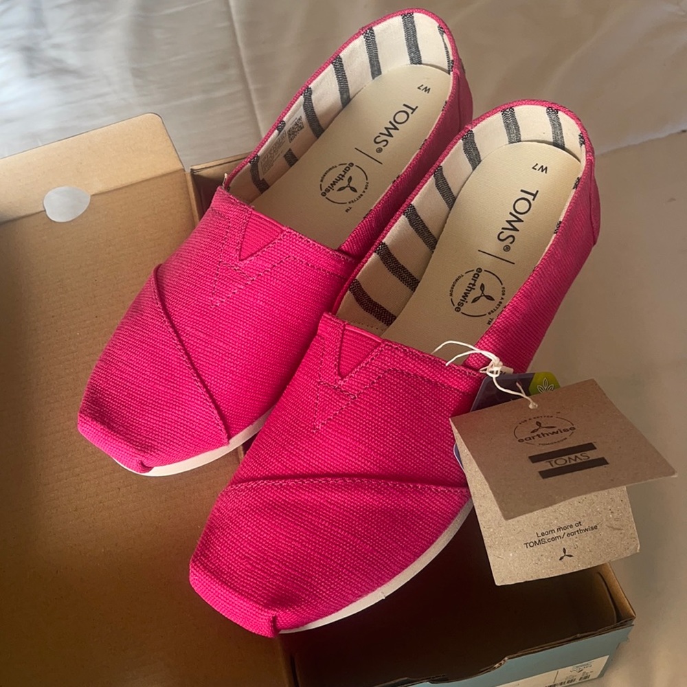 pink toms